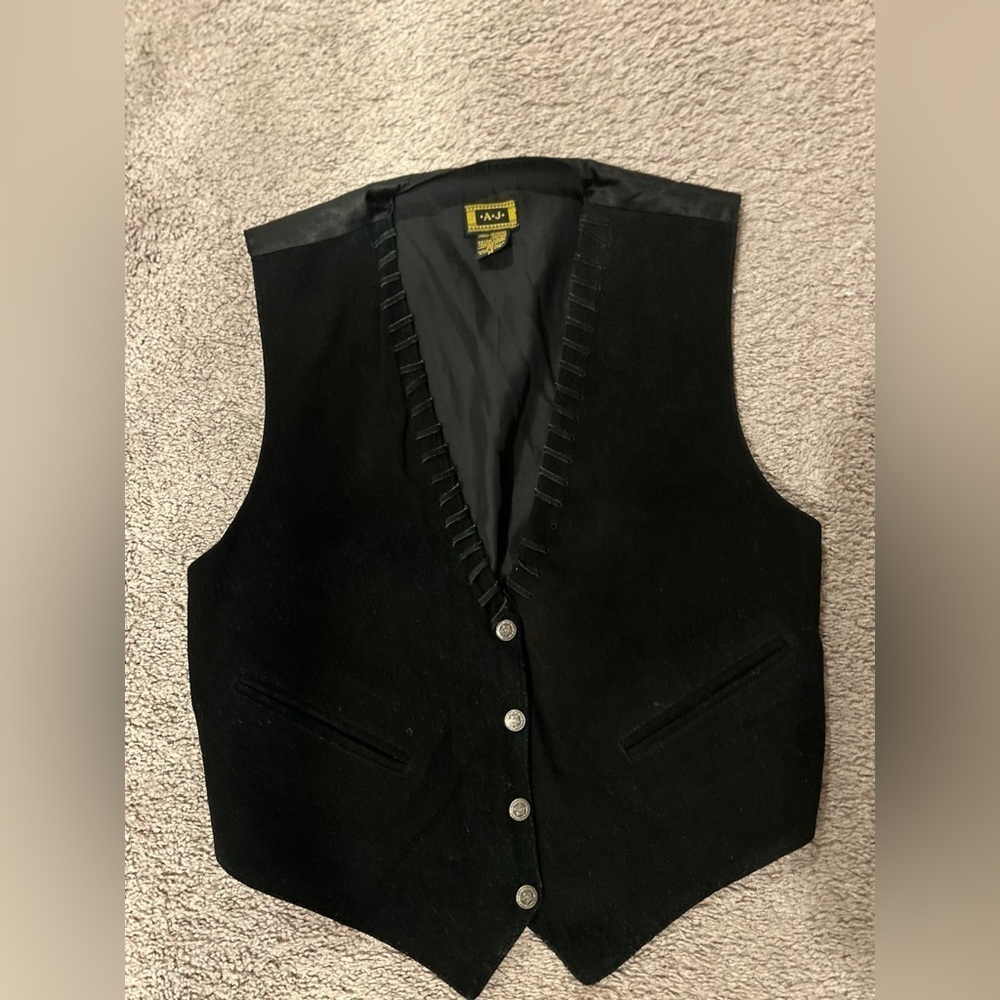 A J Women’s Black Shell Genuine Leather
Stitching Streetwear Moto

Size M